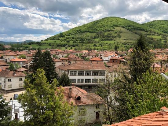 Изглед от гр. Чипровци към Чипровски Балкан, източник Wikipedia